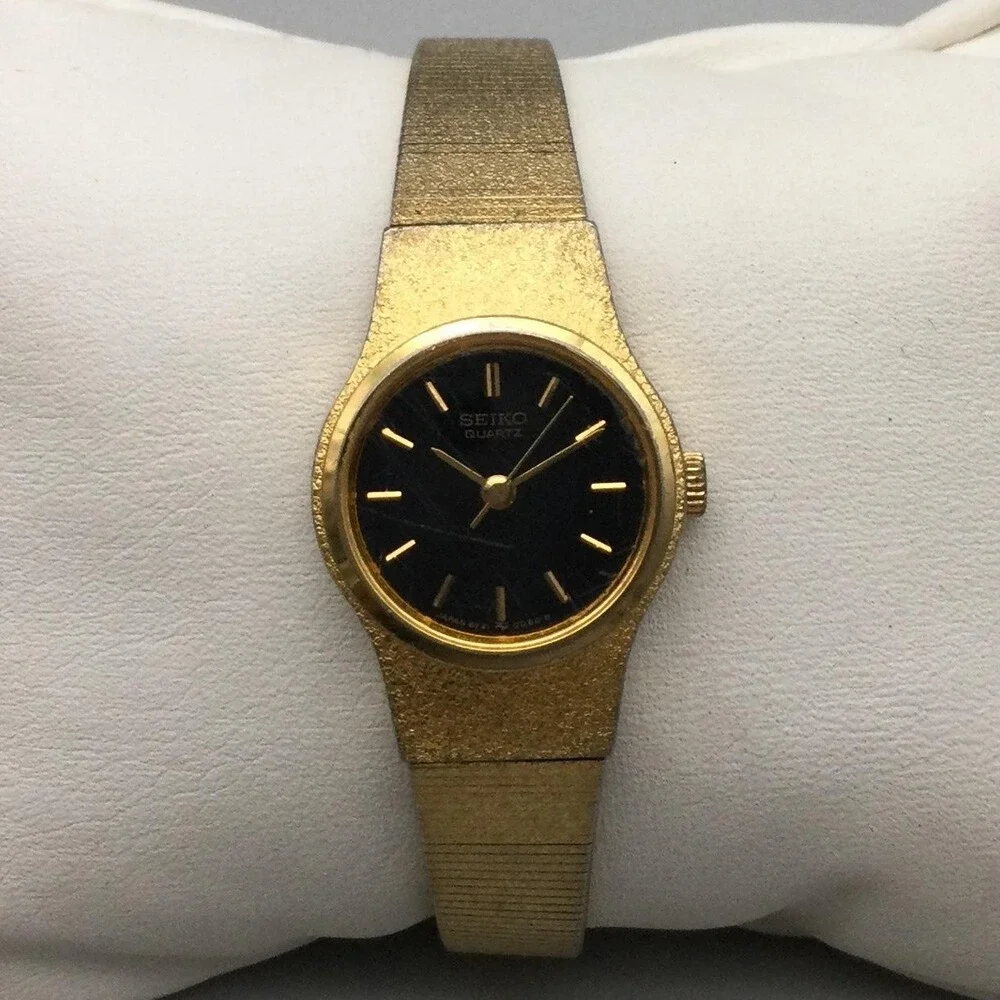 Vintage Seiko Womens Watch 20mm Black Dial Gold Tone 8Y21-0020 New Battery 6.75